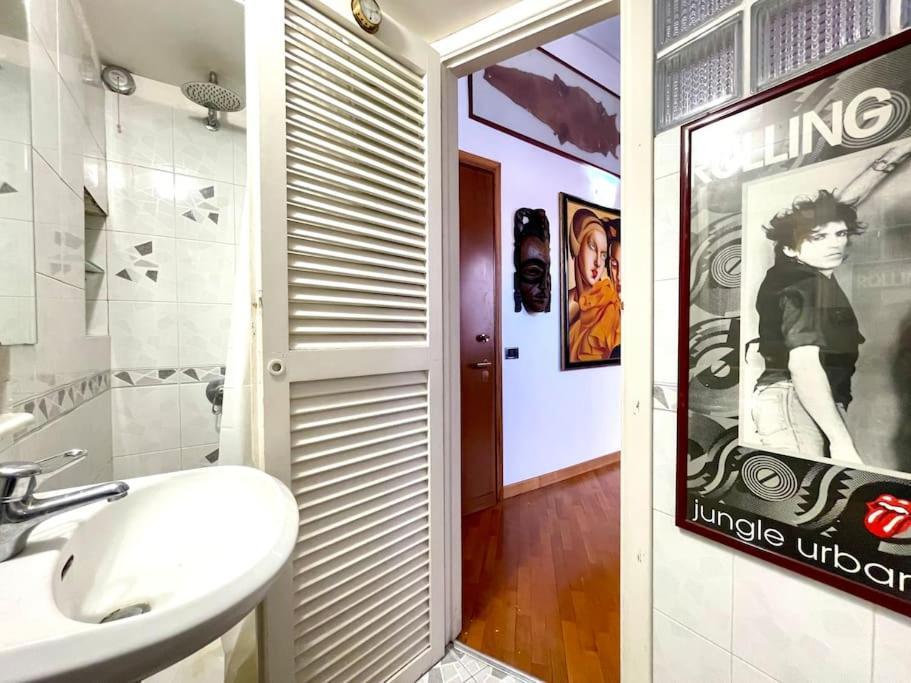 ローマOur Arty Flat In Montiアパートメント エクステリア 写真