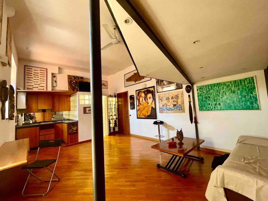 ローマOur Arty Flat In Montiアパートメント エクステリア 写真